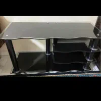 یک‌عدد‌میز‌تلویزیون شیشه ای ‌سالم‌بدون خط‌وخش