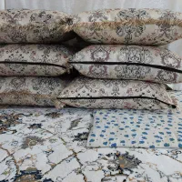 ۶عدد پشتی در حد نو