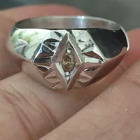 حلقه  انگشتر مردانه با نگین الماس  اصل|جواهرات|شیراز, شریف‌آباد|دیوار