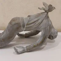 مجسمه انسان رها نماد آزادی