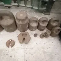 ترازو دو کفه ای و حدود ۱۰ کیلو سنگ ترازو