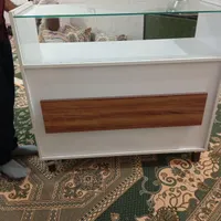 دو عدد ویترین 1متری به فروش می رسد|بوفه، ویترین، کنسول|یزد, |دیوار
