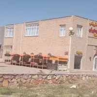 منزل مسکونی و مغازه تجاری