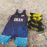 لباس و کفش های فوتسال وکشتی