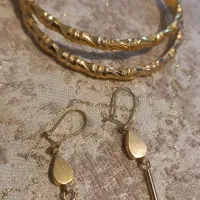 فروش یه جفت النگو سایز سه  و گوشوار نو وتمیز