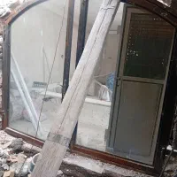 در شیشه دار