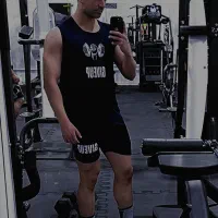 خدمات ماساژ درمانی و ورزشی