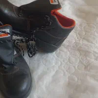 کفش ایمنی  کلار سبک و خیلی راحت