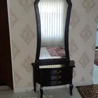 کنسول و آینه و تلفن