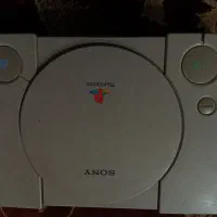 یک عدد دستگاه بازی سونی