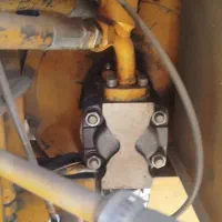 بیل مکانیکی زنجیری میتسوبیشی چهار تن|ماشین‌آلات صنعتی|بسطام, |دیوار