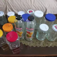 ظروف شیشه ای و پلاستیکی و دبه و سطل ماست