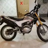 تریل ۲۰۰ پرواز ۴۰۱|موتورسیکلت|صحنه, |دیوار