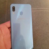 گوشی A30 در حد اکبند با کارتن و انتقال مالکیت