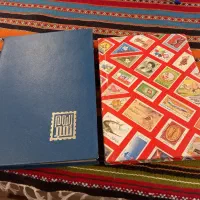 دو عدد آلبوم تمبر شامل ۵۰۰ عدد تمبر