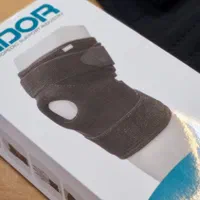 زانو بند کشکک باز ۴ فنره نئوپرنی برند آدور|آرایشی، بهداشتی، درمانی|ارومیه, |دیوار