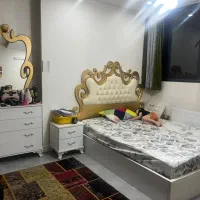 سرویس خواب  به همراه کمد و دو عسلی و میز آرایش