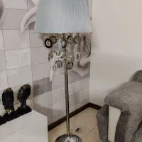 آباژور ایستاده