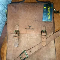 کیف دوشی چرم طبیعی برند بارثاوا