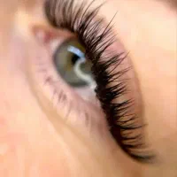 اکستنشن مژه و کاشت ناخن