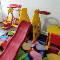 تاب، سرسره ،میز و صندلی تحریر، صندلی راکر و قالیچه