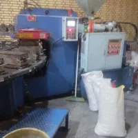 نیروی کار .کارخانه دمپایی ایربلویینگ