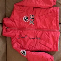 تعدادی لباس بچگانه