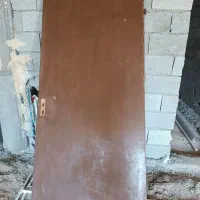 یک عدد درب اتاق همراه با قفل سالم