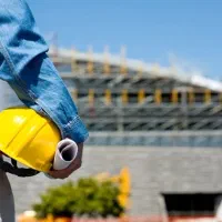 کارگر ساختمانی و نظافتی قانون کار با بیمه