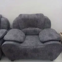 مبل راحتی همراه با میز عسلی