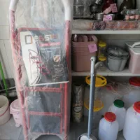 نردبان چهار پله و جارو خاک انداز دسته دار