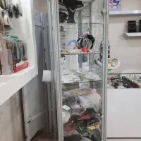 ویترین شیشه ای