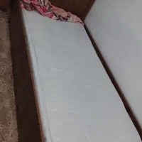 تخت یک نفره سالم با کاور فقط پنج ماه استفاده شده