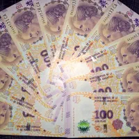 اسکناس زیبای ۱۰۰ پزو آرژانتین مهر مادری (توضیحات)