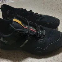 کفش و کتانی وبوت