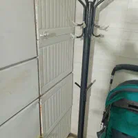 دو عدد آویز لباس در حد نو