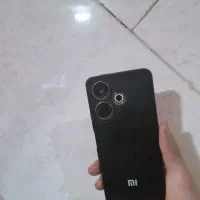 یک گوشی ردمی  ۱۳