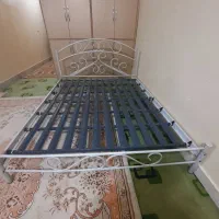 تخت چکشی فر فوژه دو نفره همراه تشک ومیز آرایش|تخت و سرویس خواب|خمینی‌شهر, |دیوار