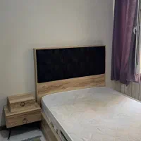 تخت ۱۲۰ در حد نو همراه تشک رویال.