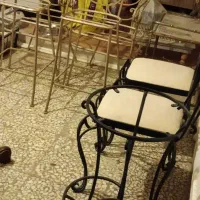 صندلیهای فرفورژه و ساعت چوبی|صندلی و نیمکت|هشتگرد, فاز ۱ مهستان|دیوار