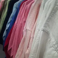 فروشنده با مهارت فروشگاه لباس زنانه بازار