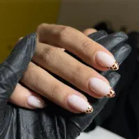 آفر ویژه کاشت ناخن مدت محدود