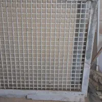 در حیاط آهنی