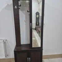جاکفشی و جا لباسی