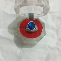 انگشتر نگین آبی زیبا مردونه رنگ ثابت