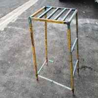 چهارپایه فلزی