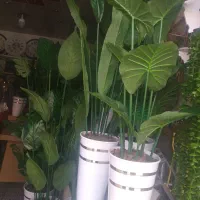 گلدون و گل مصنوعی