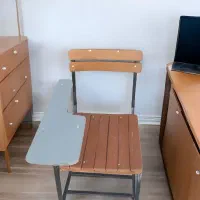 صندلی دانشجویی بازسازی شده