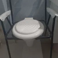 باسلام یک عدد توالت فرنگی