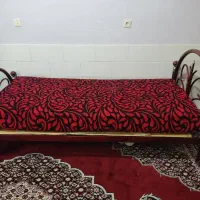تخت و خوش خواب